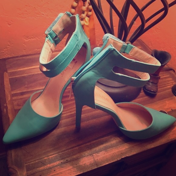 Heels - Picture 1 of 3